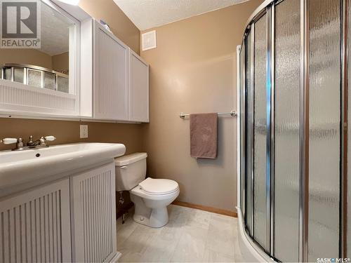 8 Chandler Crescent, Cymri Rm No. 36, SK - Indoor Photo Showing Bathroom