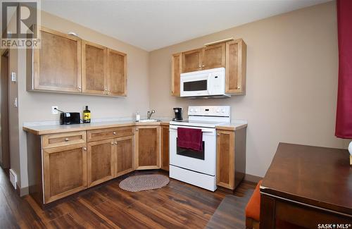 8 Chandler Crescent, Cymri Rm No. 36, SK - Indoor Photo Showing Kitchen