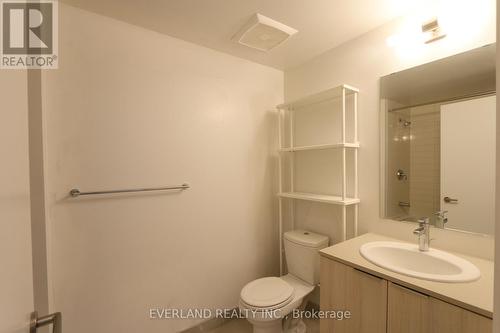 703 - 11 Wellesley Street W, Toronto, ON - Indoor Photo Showing Bathroom