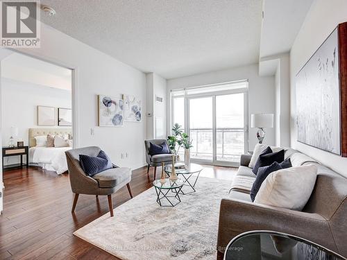 607 - 2560 Eglinton Avenue W, Mississauga, ON - Indoor Photo Showing Living Room