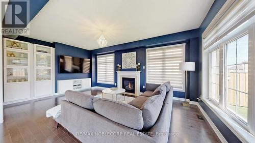 1627 Angus Street, Innisfil, ON - Indoor Photo Showing Living Room With Fireplace