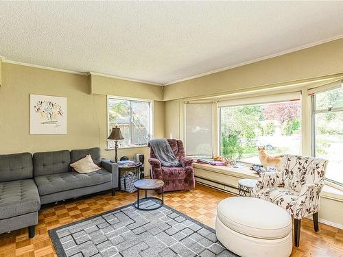 2576 Selwyn Rd, Langford, BC - Indoor Photo Showing Living Room