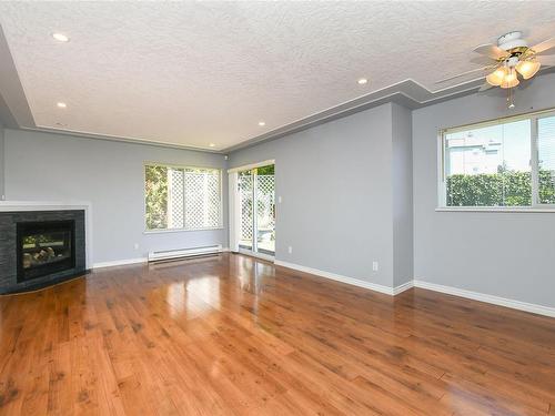 1-950 Braidwood Rd, Courtenay, BC - Indoor With Fireplace