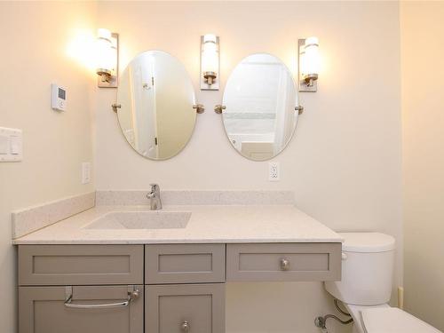 1-950 Braidwood Rd, Courtenay, BC - Indoor Photo Showing Bathroom