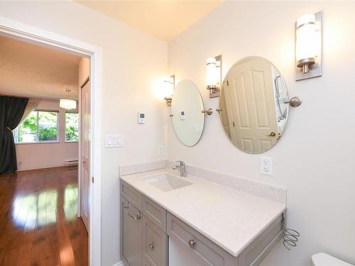 1-950 Braidwood Rd, Courtenay, BC - Indoor Photo Showing Bathroom