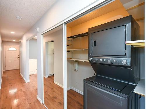 1-950 Braidwood Rd, Courtenay, BC - Indoor Photo Showing Laundry Room