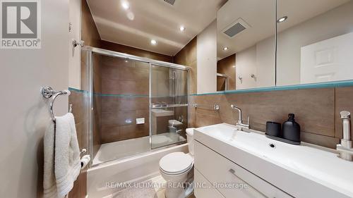 33 Glebemount Avenue, Toronto, ON - Indoor Photo Showing Bathroom