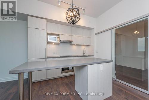 701C - 18 Rouge Valley Drive W, Markham, ON - Indoor Photo Showing Kitchen With Upgraded Kitchen