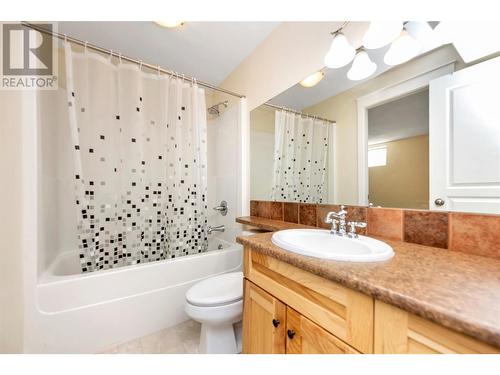 2067 Okanagan Street, Armstrong, BC - Indoor Photo Showing Bathroom