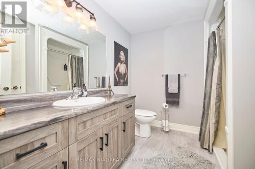 231 South Pelham Road, Welland, ON - Indoor Photo Showing Bathroom