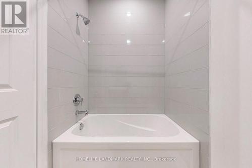 Upper - 22 Persica Street, Richmond Hill, ON - Indoor Photo Showing Bathroom