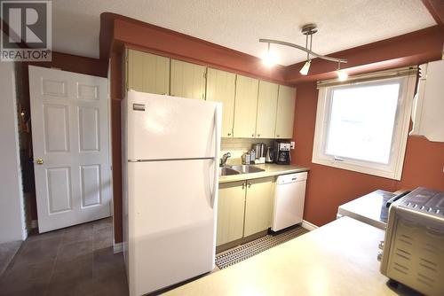 6 King Edward St, Blind River, ON - Indoor Photo Showing Kitchen With Double Sink
