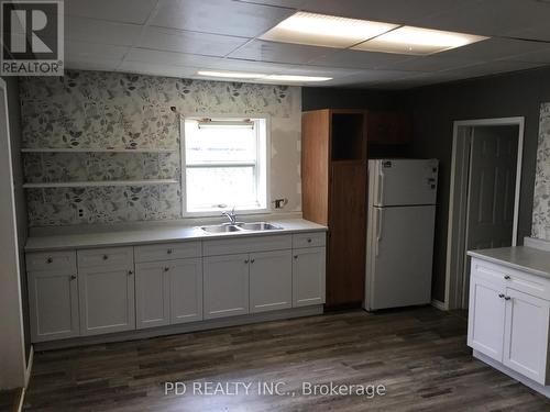22799 Hagerty Road, Newbury, ON - Indoor Photo Showing Kitchen With Double Sink