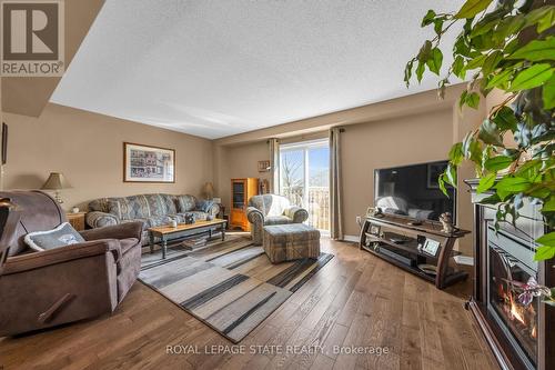 21 - 1336 Upper Sherman Avenue, Hamilton, ON - Indoor Photo Showing Living Room