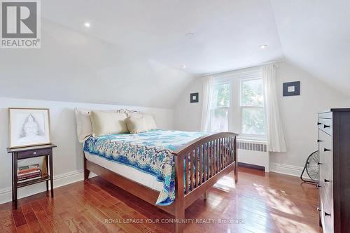 20 Barnesdale Ave N, Hamilton, ON - Indoor Photo Showing Bedroom