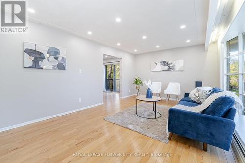 140 Renaud Drive, Waterloo, ON - Indoor Photo Showing Living Room