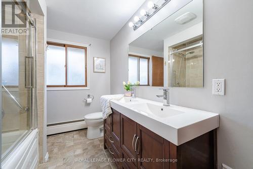 140 Renaud Drive, Waterloo, ON - Indoor Photo Showing Bathroom