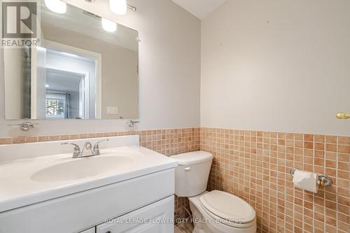 140 Renaud Drive, Waterloo, ON - Indoor Photo Showing Bathroom