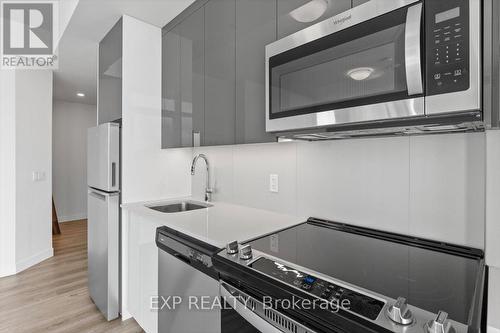1407 - 60 Frederick Street, Kitchener, ON - Indoor Photo Showing Kitchen With Upgraded Kitchen