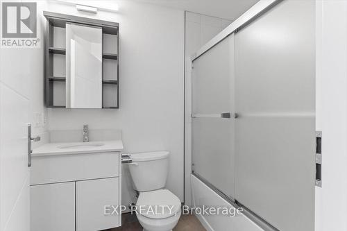 1407 - 60 Frederick Street, Kitchener, ON - Indoor Photo Showing Bathroom