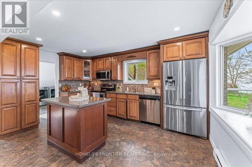 6 Lakeview Park Road, Kawartha Lakes, ON - Indoor Photo Showing Kitchen