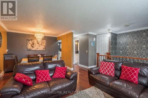 906 Westwood Crescent, Cobourg, ON - Indoor Photo Showing Living Room
