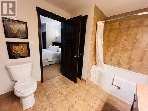 800 Bighorn Boulevard Unit# 822C, Radium Hot Springs, BC - Indoor Photo Showing Bathroom