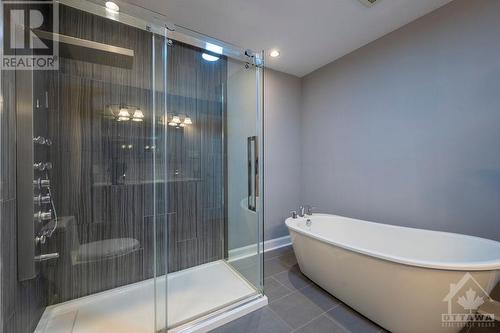3253 Riverside Drive, Ottawa, ON - Indoor Photo Showing Bathroom