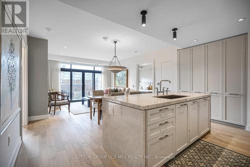 412 - 1 Strathgowan Avenue, Toronto, ON - Indoor Photo Showing Kitchen With Upgraded Kitchen