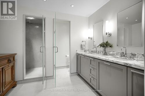 412 - 1 Strathgowan Avenue, Toronto, ON - Indoor Photo Showing Bathroom
