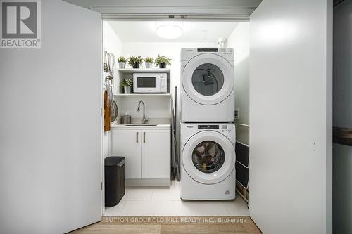 412 - 1 Strathgowan Avenue, Toronto, ON - Indoor Photo Showing Laundry Room