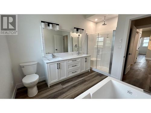 902 Spruce Place, 100 Mile House, BC - Indoor Photo Showing Bathroom
