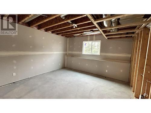 902 Spruce Place, 100 Mile House, BC - Indoor Photo Showing Garage
