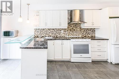 3366 Nighthawk Trail, Mississauga, ON - Indoor Photo Showing Kitchen With Upgraded Kitchen