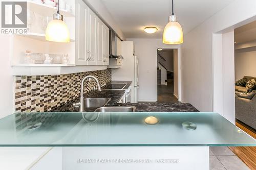 3366 Nighthawk Trail, Mississauga, ON - Indoor Photo Showing Kitchen With Double Sink
