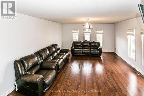 3366 Nighthawk Trail, Mississauga, ON - Indoor Photo Showing Living Room