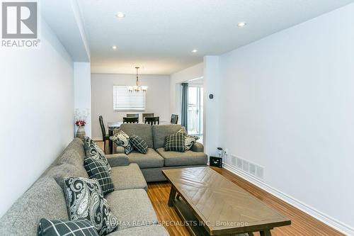3366 Nighthawk Trail, Mississauga, ON - Indoor Photo Showing Living Room