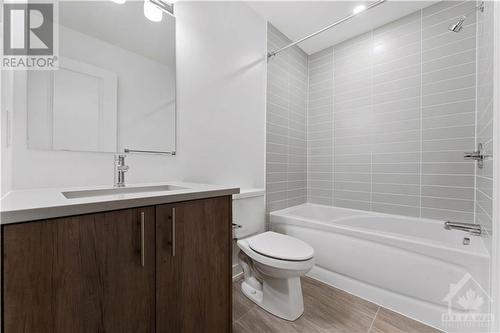 Main bathroom with upgraded quartz counters - 623 Rathburn Lane, Ottawa, ON - Indoor Photo Showing Bathroom