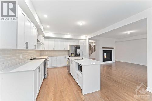 Al brand new stainelss appliances - 525 Tahoe Heights, Ottawa, ON - Indoor Photo Showing Kitchen