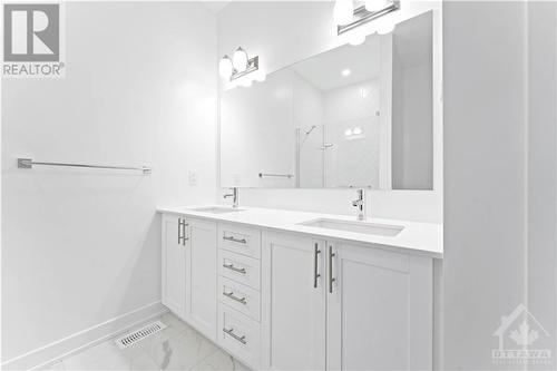 Shared enuite with bdrm 2 & 3 - 525 Tahoe Heights, Ottawa, ON - Indoor Photo Showing Bathroom