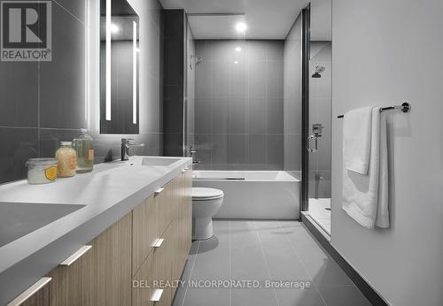 303 - 575 Bloor Street E, Toronto, ON - Indoor Photo Showing Bathroom