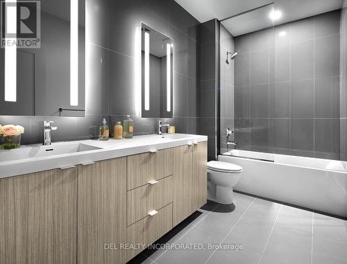 303 - 575 Bloor Street E, Toronto, ON - Indoor Photo Showing Bathroom