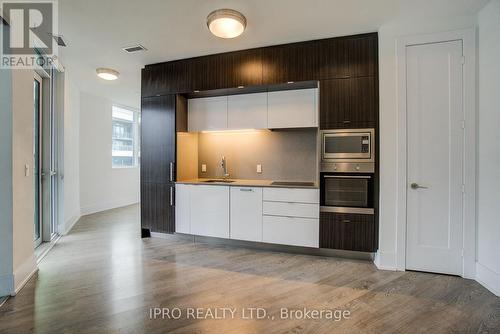 Ph33 - 1 Edgewater Drive, Toronto, ON - Indoor Photo Showing Kitchen