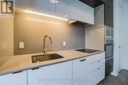 Ph33 - 1 Edgewater Drive, Toronto, ON - Indoor Photo Showing Kitchen