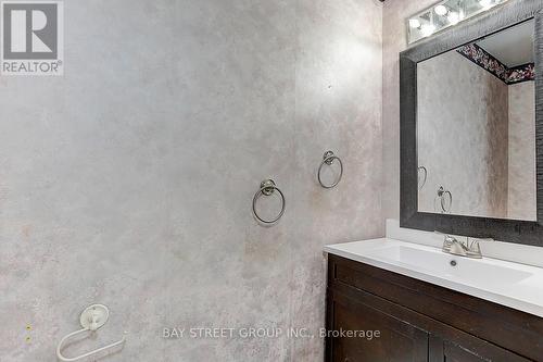 1044 Sandcliff Drive, Oshawa, ON - Indoor Photo Showing Bathroom