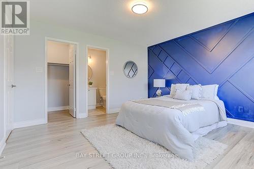 1044 Sandcliff Drive, Oshawa, ON - Indoor Photo Showing Bedroom