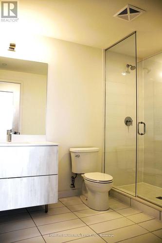 405 - 6 David Eyer Road E, Richmond Hill, ON - Indoor Photo Showing Bathroom