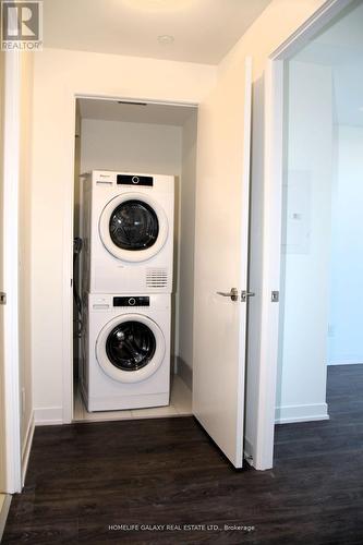 405 - 6 David Eyer Road E, Richmond Hill, ON - Indoor Photo Showing Laundry Room