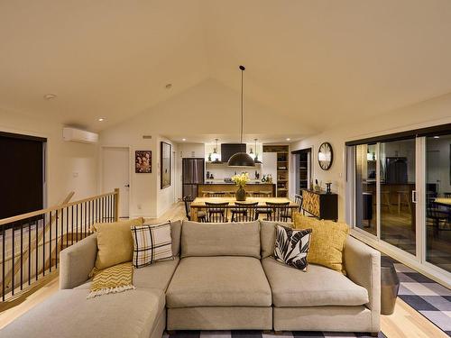 Salon - 46 Ch. La Chanterelle, Saint-Donat, QC - Indoor Photo Showing Living Room