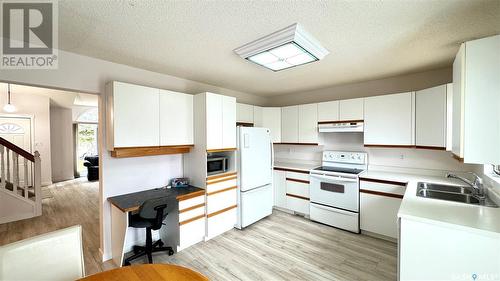 10 2-1275 Aaro Avenue, Elbow, SK - Indoor Photo Showing Kitchen With Double Sink